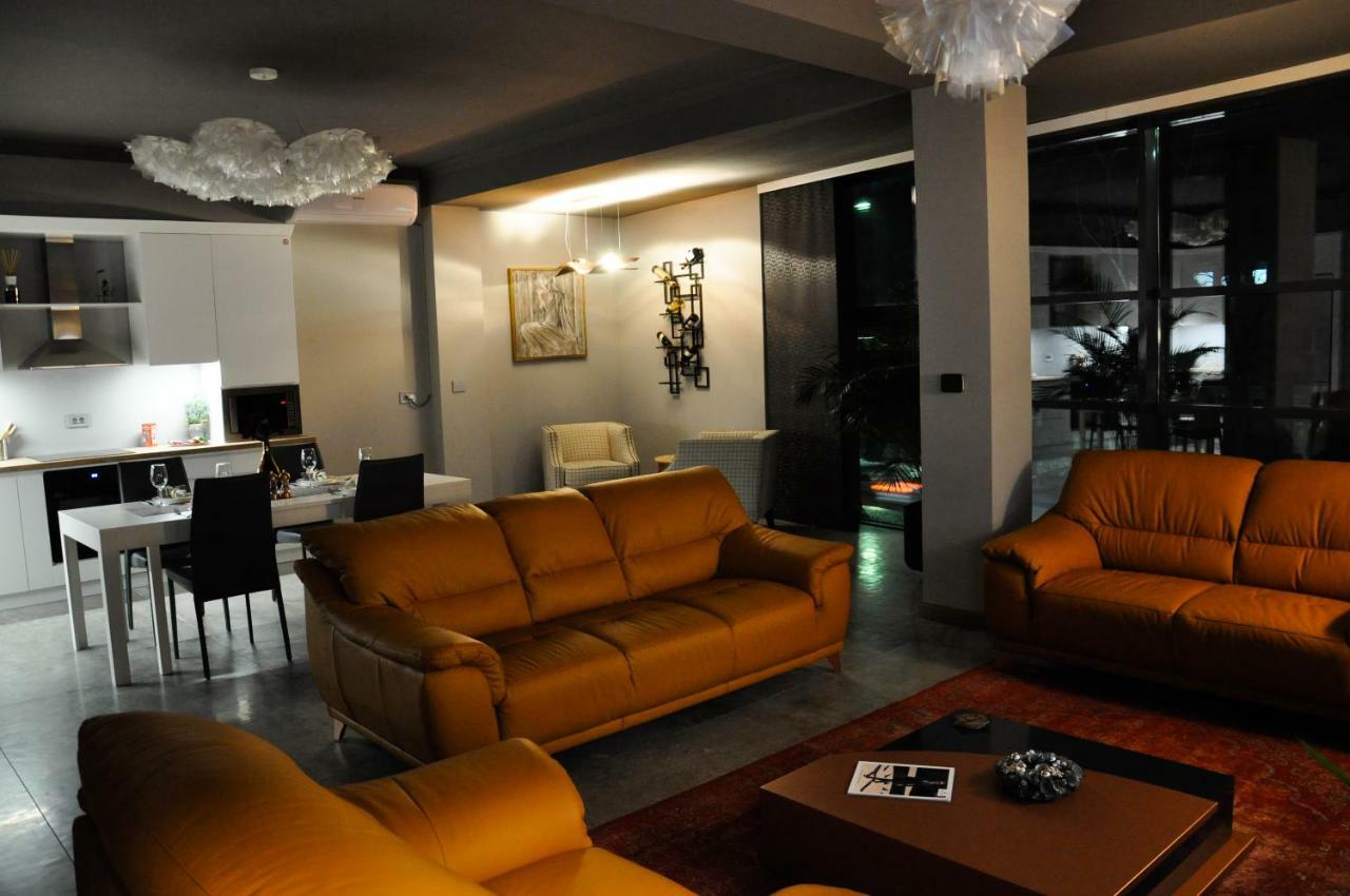 Rubio Residence - Accmonia Luxury Apartment Арад Екстериор снимка